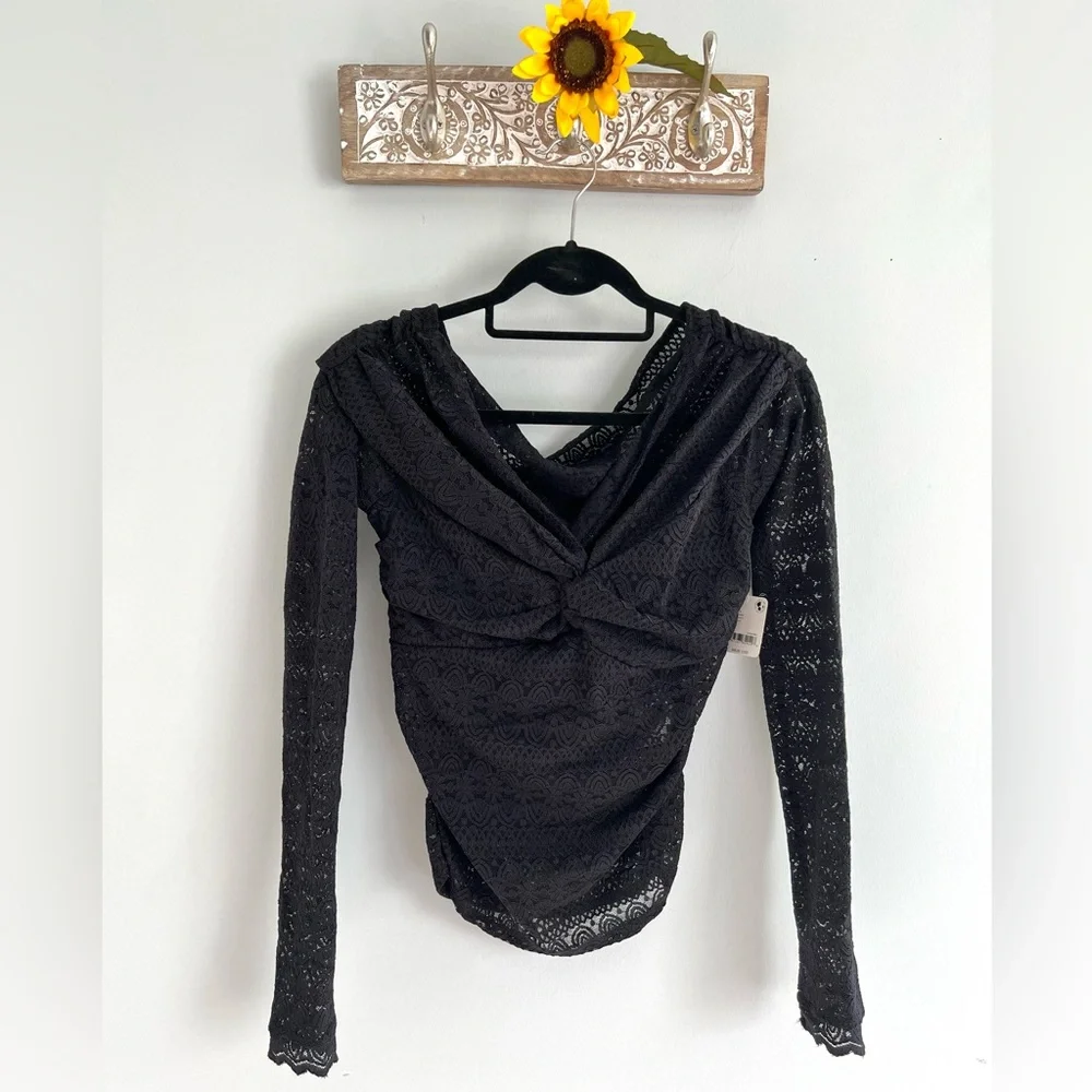 🌻🆕FREE PEOPLE Hold Me Closer Top Black-Size Medium - Picture 11 of 13